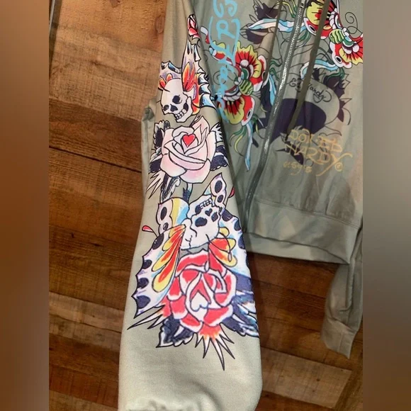 Skulls & Roses Jogging Suit Outfit - Picture 8 of 12